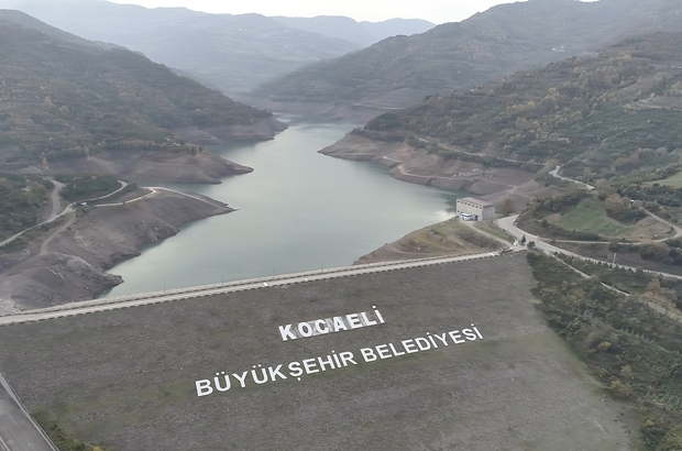 yuvacik baraji nda su seviyesi yuzde 21 e dustu su seviyesi dusen baraj havadan goruntulendi kocaeli haberleri