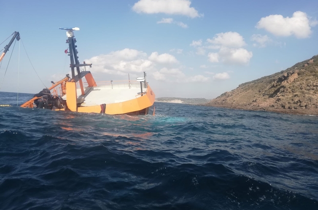 Canakkale Aciklarinda Karaya Oturan Girgir Teknesi Batti Canakkale Haberleri