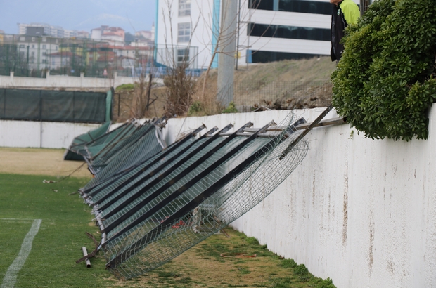 Lodos Denizlispor Tesislerini De Vurdu Siddetli Esen Ruzgar Antrenman Sahasinin Tel Orgulerini Devirdi Denizli Haberleri