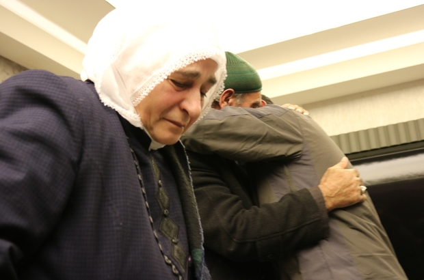 Çocuklarının terör örgütü PKK mensupları tarafından dağa kaçırıldığı iddiasıyla HDP Diyarbakır İl Başkanlığı önünde oturma eylemi başlatan ailelerden biri daha evladına kavuştu. Nizamettin-Aslıhan Eşrefoğlu çifti, 5 yıl önce terör örgütü PKK mensupları tara ile ilgili görsel sonucu