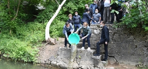 Uşak'taki sinek sorunu 100 bin kurbağayla çözülecek
Vali ve protokol üyeler...