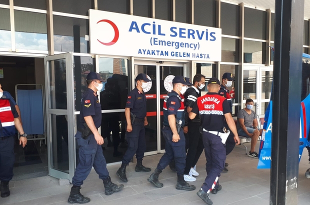 Alacak Verecek Yuzunden Yanlarindaki Arkadaslarini Oldurduler Mersin In Anamur Ilcesinde Aractan Inerek Kacan Bir Sahsin Cinayet Isledigi Ortaya Cikti Jandarma Ekipleri Tarafindan Yapilan Titiz Calisma Sonucunda Cinayet Olayi Aydinlatilirken Kacan
