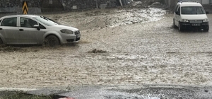 Yozgat’ta sağanak yağış nedeniyle yollar göle döndü