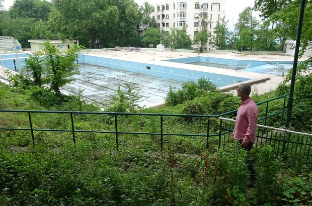 Bursa Nin Simgesi Havuzlupark Harabeye Dondu Sehrin Gobeginde Havuz Var Ama Kimse Kullanamiyor Havuzlupark Gectigimiz Yil Ayni Sekilde Gundeme Geldiginde Genclik Spor I L Mudurlugu Tesisin Devreye Alinacagini Aciklamis Bir Gelisme Yasanmamisti Bursa