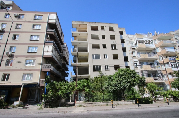 Bayrakli Da Yan Yatan Bina Onayin Ardindan Yikilacak Izmir Haberleri