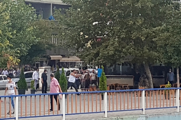 Karabuk Te Silahli Kavga 3 Yarali I Ki Grup Arasinda Cikan Kavgada Silahlar Konustu Yoldan Gecen 3 Kisi Yaralandi Karabuk Haberleri