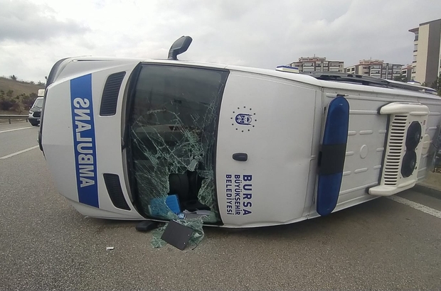 Bursa Da Sis Faciasi Ambulans Takla Atti 5 Yarali Otomobilin Yogun Siste Arkadan Carptigi Ambulans Takla Atti 5 Yarali Bursa Haberleri