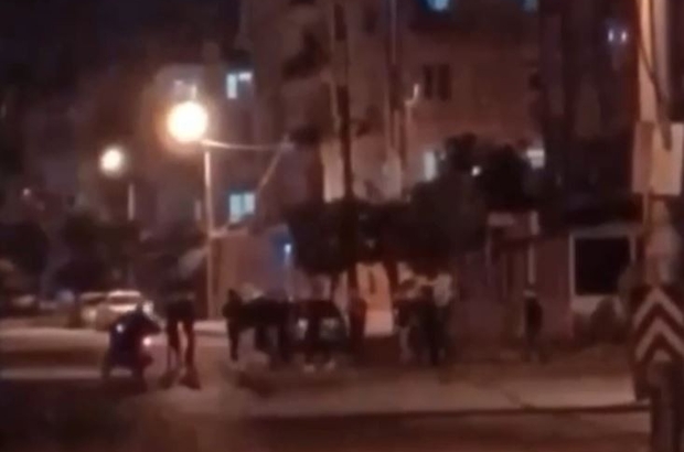 Yılbaşını sokakta ‘Erik Dalı’ ile kutladılar, polisin sireniyle çil yavrusu gibi dağıldılar