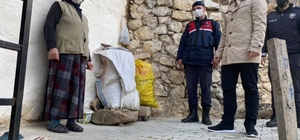 Kaymakam Çelik, kısıtlama günlerinde yaşlıları ve engelli vatandaşları unut...