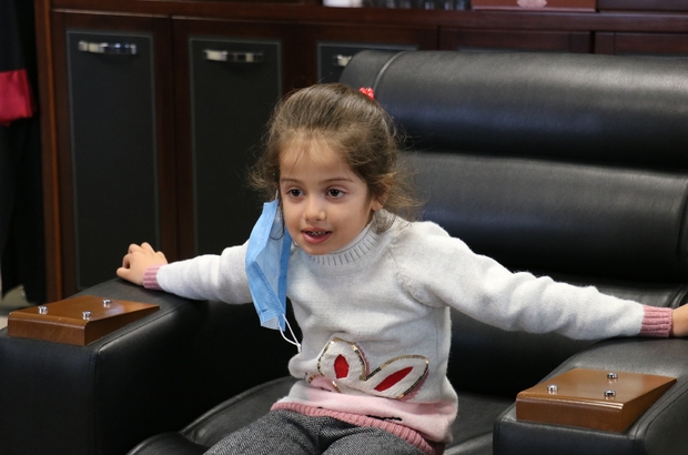Küçük Ayşe’nin 5 yıllık sessizliği son buldu Kahramanmaraş’ta ilk kez yapılan ameliyat sonrası 5 yaşındaki Ayşe hem duyabiliyor, hem de konuşabiliyor
