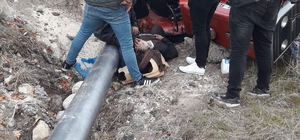 Traktörüyle kaza yaptı, yoldan geçen sağlık görevlileri hayatını kurtardı