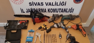 JASAT timi hırsızlara göz açtırmıyor
Sivas’ın Gölova ilçesinde bağ evlerinde yaşanan hırsızlık olayları JASAT ve İlçe Jandarma Komutanlığı ekiplerince çözüldü