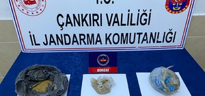 Jandarmadan uyuşturucu satıcılarına suçüstü operasyon
Çankırı'da uyuşturucu...