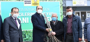 Başkan Altay, Hadimli çiftçilere sertifikalı ceviz fidanı dağıttı