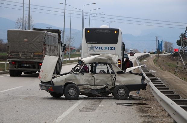 Amasya Da Yolcu Otobusuyle Carpisan Otomobil Hurdaya Dondu 1 Olu Amasya Haberleri