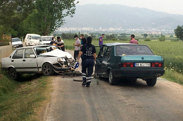 osmaniye de bos yolda iki otomobil kafa kafaya carpisti 2 agir yarali osmaniye haberleri