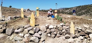 Amasya'da aynı aileden 4 kişi koronadan öldü
Anne, baba ve 2 kardeş virüse...