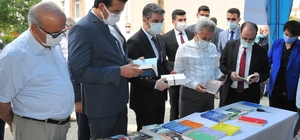 Akşehir'de kitap bağış kampanyası standı açıldı