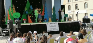 Şefaatlili çocukların ayaklarına tiyatro gitti