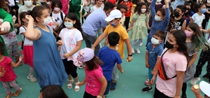 Çocuklar şenlikte gönüllerince eğlendi