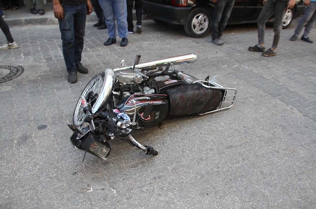 Motosikletten savrulan 2 kişi yaralandı