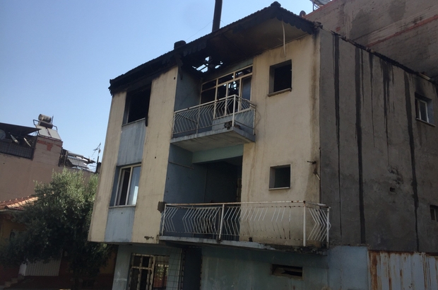 Metruk binada çıkan yangın korkuttu
Manisa'nın Alaşehir ilçesindeki 3 katlı boş durumdaki metruk binanın çatı katında çıkan yangın paniğe neden oldu
İtfaiye ekiplerinin zamanında müdahalesi yangının diğer binalara sıçramasını engelledi