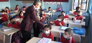 1,5 yıllık özlem sona erdi, sınıflarına geçen öğrencilerin ilk sözü: "Teşek...