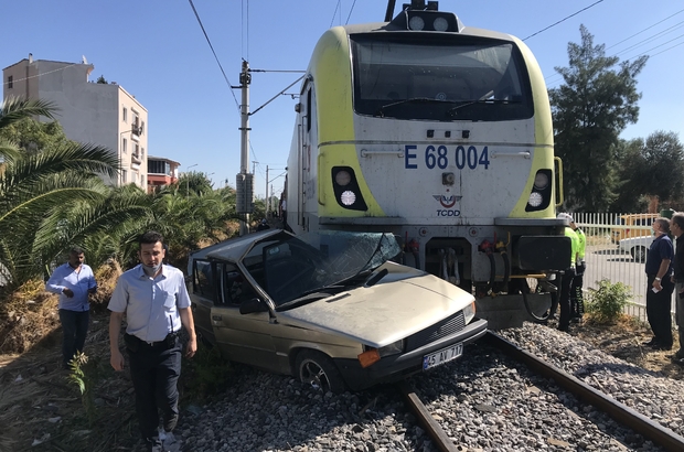Yaşlı adam trenin çarptığı otomobilden sağ çıktı
Trenin çarptığı otomobil yaklaşık 300 metre sürüklendi