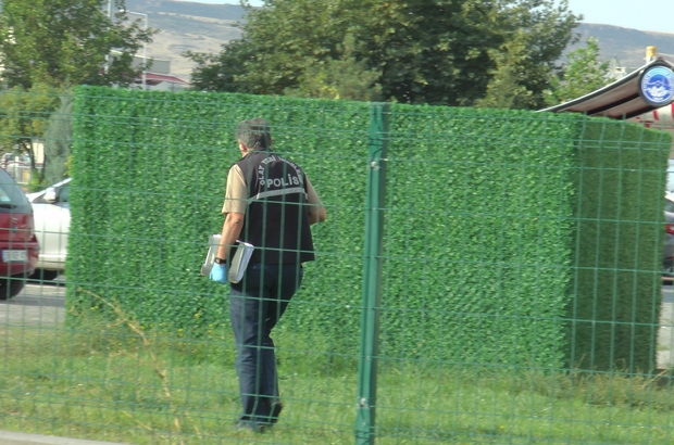 iskur kayseri i l mudurlugu nde intihar girisimi calisan personel 3 kattaki odasindan kendini bosluga birakti kayseri haberleri