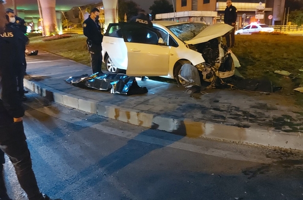 otomobil koprunun beton ayagina carpti 1 olu 1 i agir 2 yarali kayseri haberleri