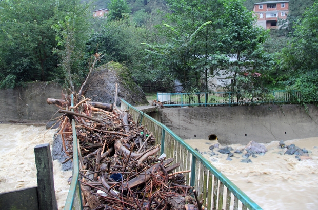 Batlama Deresi Tasinca Buyuk Korku Yasadilar Giresun Da Dun Etkili Olan Saganak Yagis Sonrasi Olusan Sel Ve Su Baskinlarinda Caldag Ve Sultaniye Koyluleri Bir Yilin Ardindan Yeniden Sel Korkusu Yasadi Giresun Haberleri