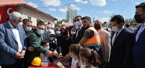 Erzurum’da 4 ilçede 4 okulun temeli atıldı, yapımı tamamlanan bir okul hizmete açıldı
AK Parti Erzurum Milletvekili İçişleri eski Bakanı Selami Altınok:
“Terör örgütlerinin nefes alacak halleri kalmadı”