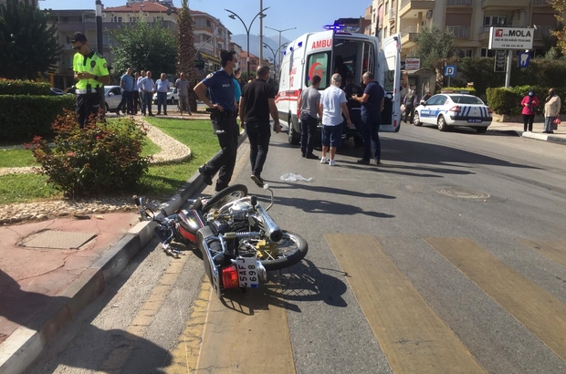 Kasksız motosiklet sürücüsü ağır yaralandı