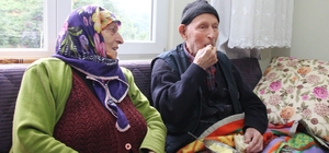 110 yaşındaki Dursun Ali dede uzun yaşamın sırrını her gün yediği bir kaşık tereyağına bağlıyor