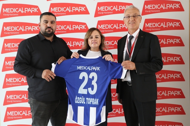 Medical Park Elazığ Hastanesi, Elazığ Karakoçan FK’nın sağlık sponsorluğu anlaşmasını yeniledi