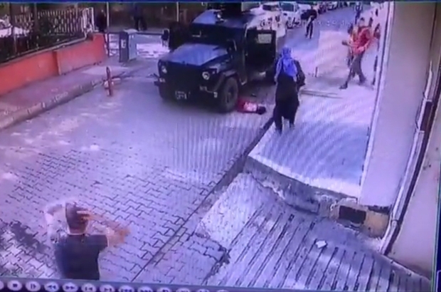 Zırhlı polis aracı yola fırlayan çocuğa çarptı