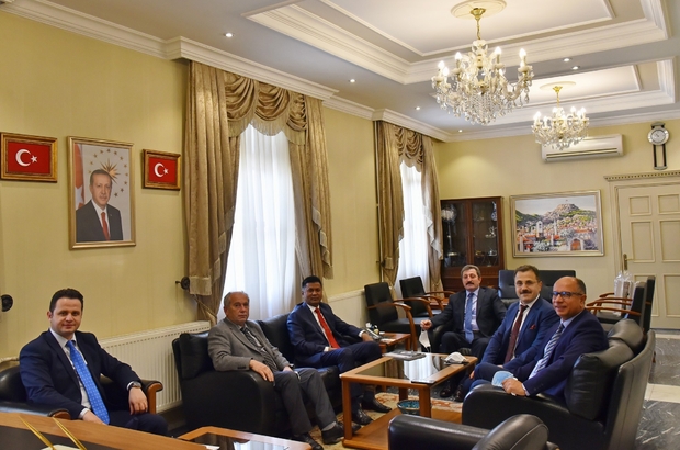 Sri Lanka Ankara Büyükelçisi Vali Orhan Tavlı’yı ziyaret etti