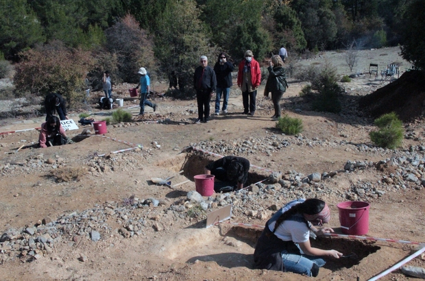 Özlüce fosil kazıları 9 yıl aradan sonra tekrar başladı
Muğla’nın Menteşe ilçesi Özlüce Mahallesinde 2012 yılında ara verilen Özlüce fosil yatakları kazı çalışması tekrar başladı