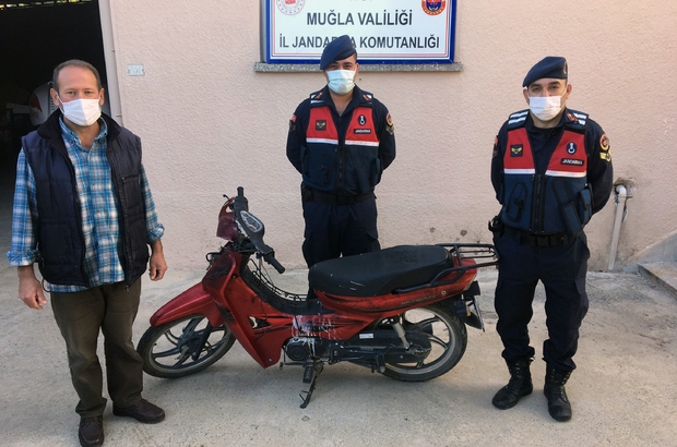 Çalınan motosikleti Jandarma buldu
Köyceğiz ilçesinde meydana gelen motosiklet hırsızlığının şüphelisi Jandarma tarafından yakalandı.