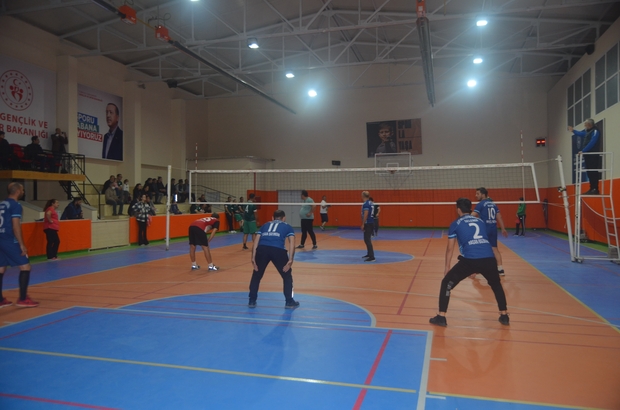 Selendi'de kurumlar arası voleybol turnuvası başladı