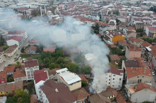 Tarihi ev yangını drone ile havadan görüntülendi