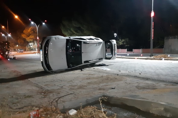 Manisa’da korkutan kaza kameralara böyle yansıdı
Yoldaki kilitli parke taşlarına çarpan otomobil, kontrolden çıkarak takla attı
