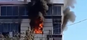 Trabzon’da korkutan yangın
Arsin ilçesinde 6 katlı apartmanın 5. katında çıkan yangın paniğe neden oldu