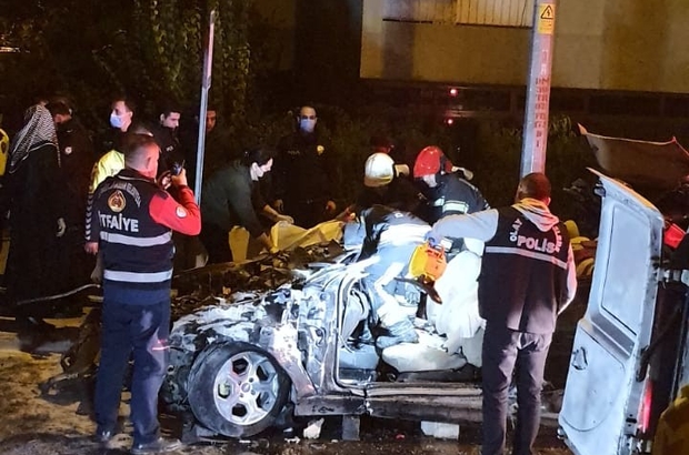 park halindeki tira arkadan carpan otomobil alev aldi 1 olu 1 agir yarali otomobilin tira carpmasi sonucu bir kisinin oldugu kazani goruntuleri ortaya cikti denizli haberleri
