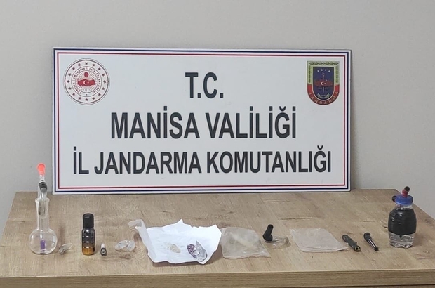 Manisa’da uyuşturucu tacirlerine operasyon: 4 gözaltı