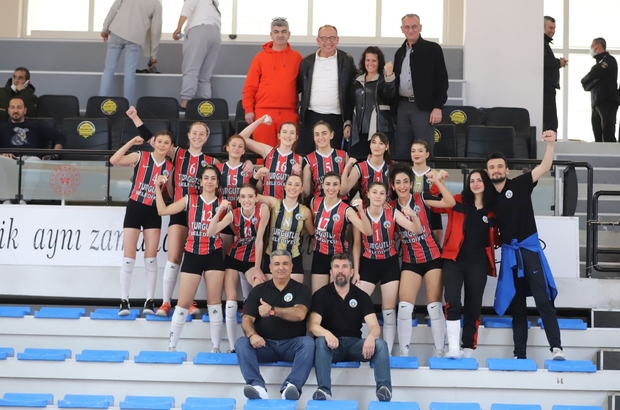 Turgutlu Belediyespor Kadın Voleybol takımı rakibine geçit vermedi
