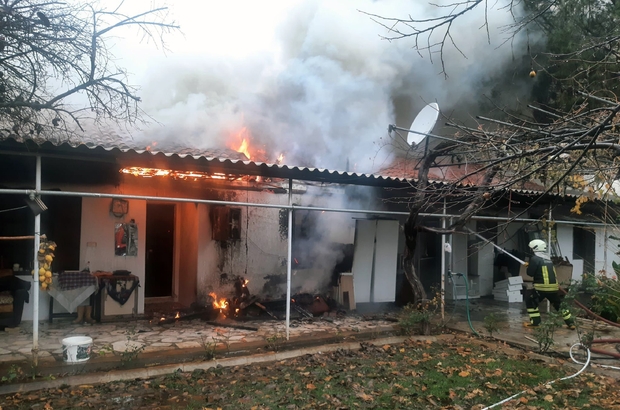 Yayla evinde yangın
Menteşe ilçesi Karabağalar yaylasında yayla evinin müştemilatında çıkan yangın itfaiye ekiplerinin müdahalesi ile söndürüldü.