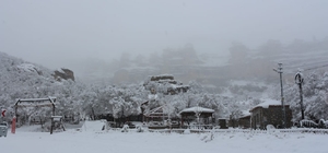 Karaman'ın 3 ilçesine mevsimin ilk karı düştü
