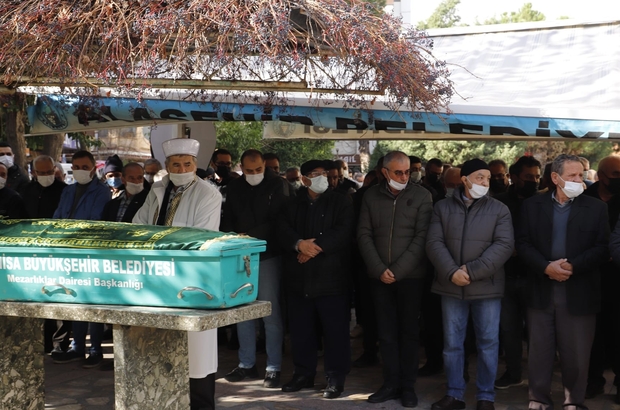 Alaşehir’in sevilen doktoru kalbine yenik düştü
Alaşehirliler arasında ‘Adnan Baba’ olarak tanınan 42 yıllık doktor Yaşar Adnan Metin, geçirdiği kalp krizi sonrası hayatını kaybetti