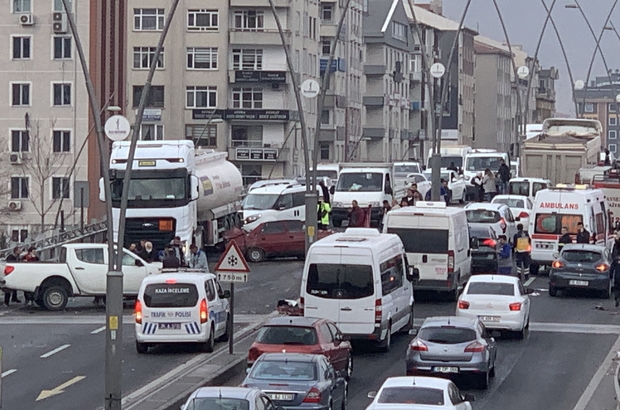 kayseri de facia gibi kaza 4 yarali takla atan otomobil karsi seritteki kamyonetle carpisti kayseri haberleri